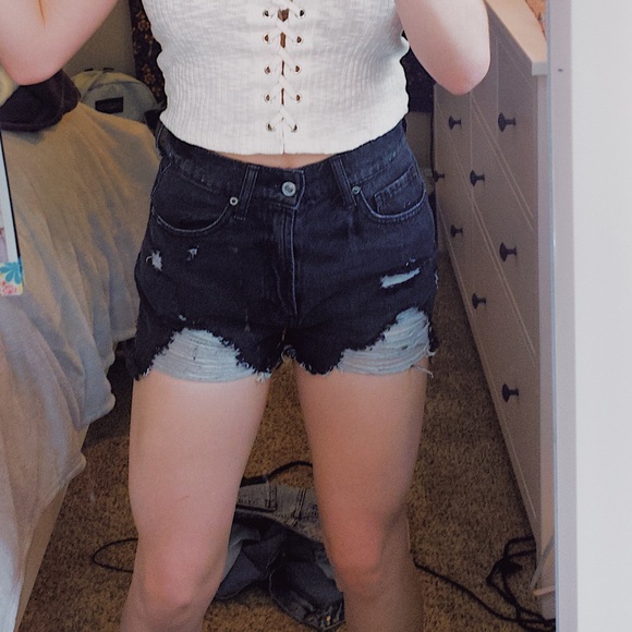 ✨Forever 21 denim ripped shorts✨ - Picture 3 of 5